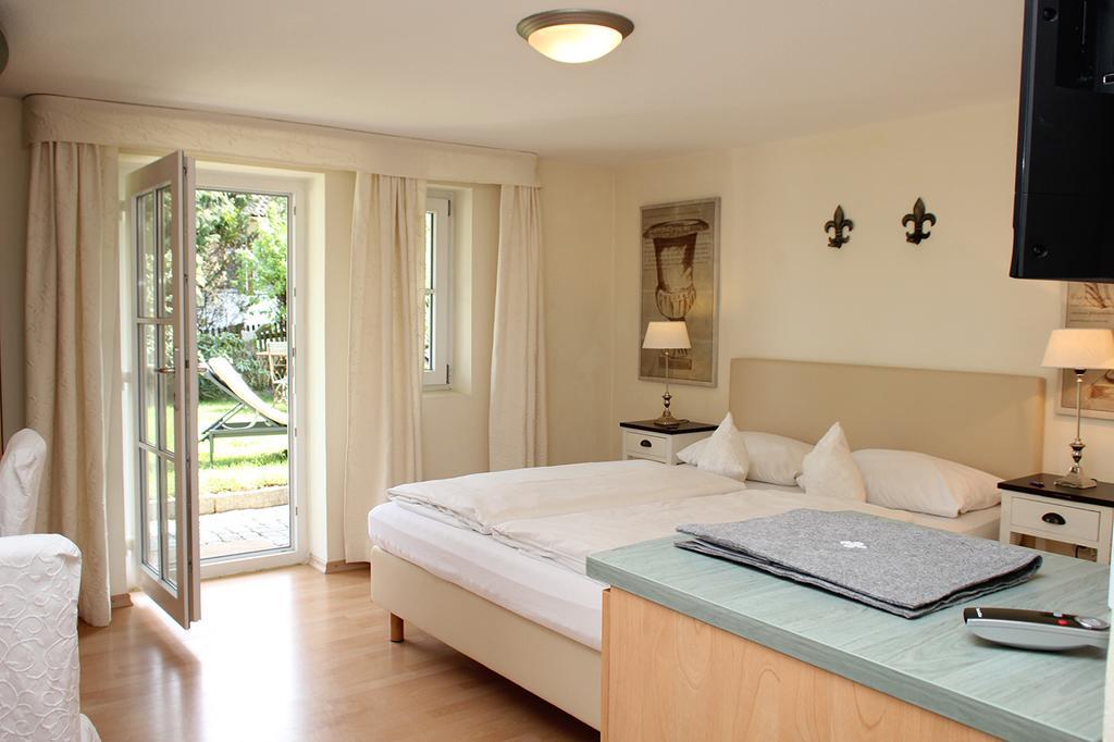 Hotel Zur Sonne Римстинг Экстерьер фото