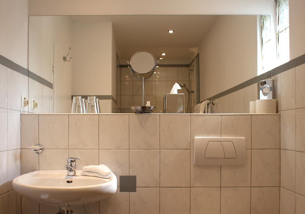 Hotel Zur Sonne Римстинг Экстерьер фото