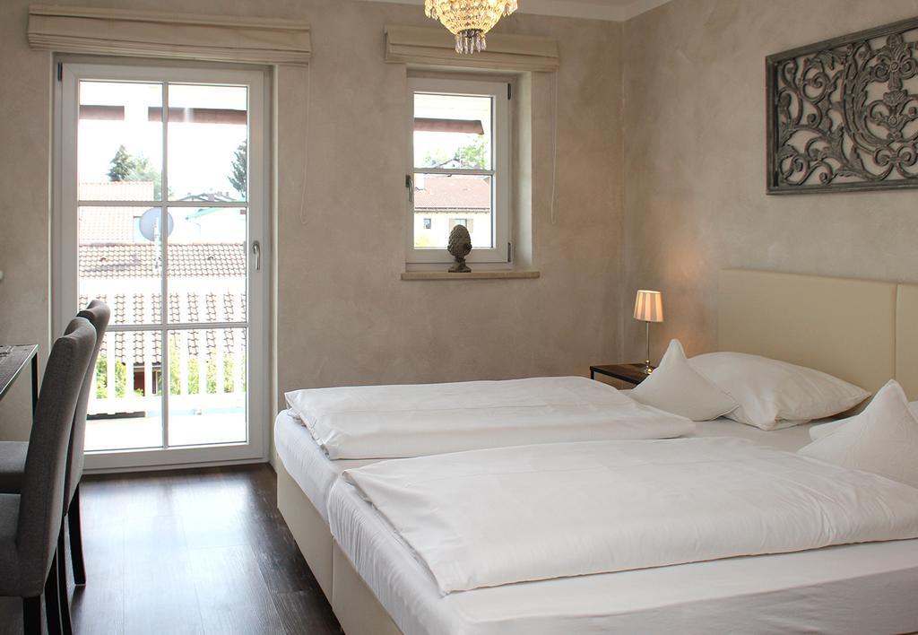 Hotel Zur Sonne Римстинг Экстерьер фото